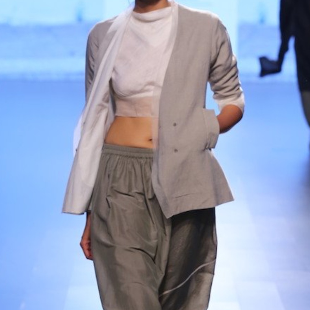 Antar Agni White Cropped Top